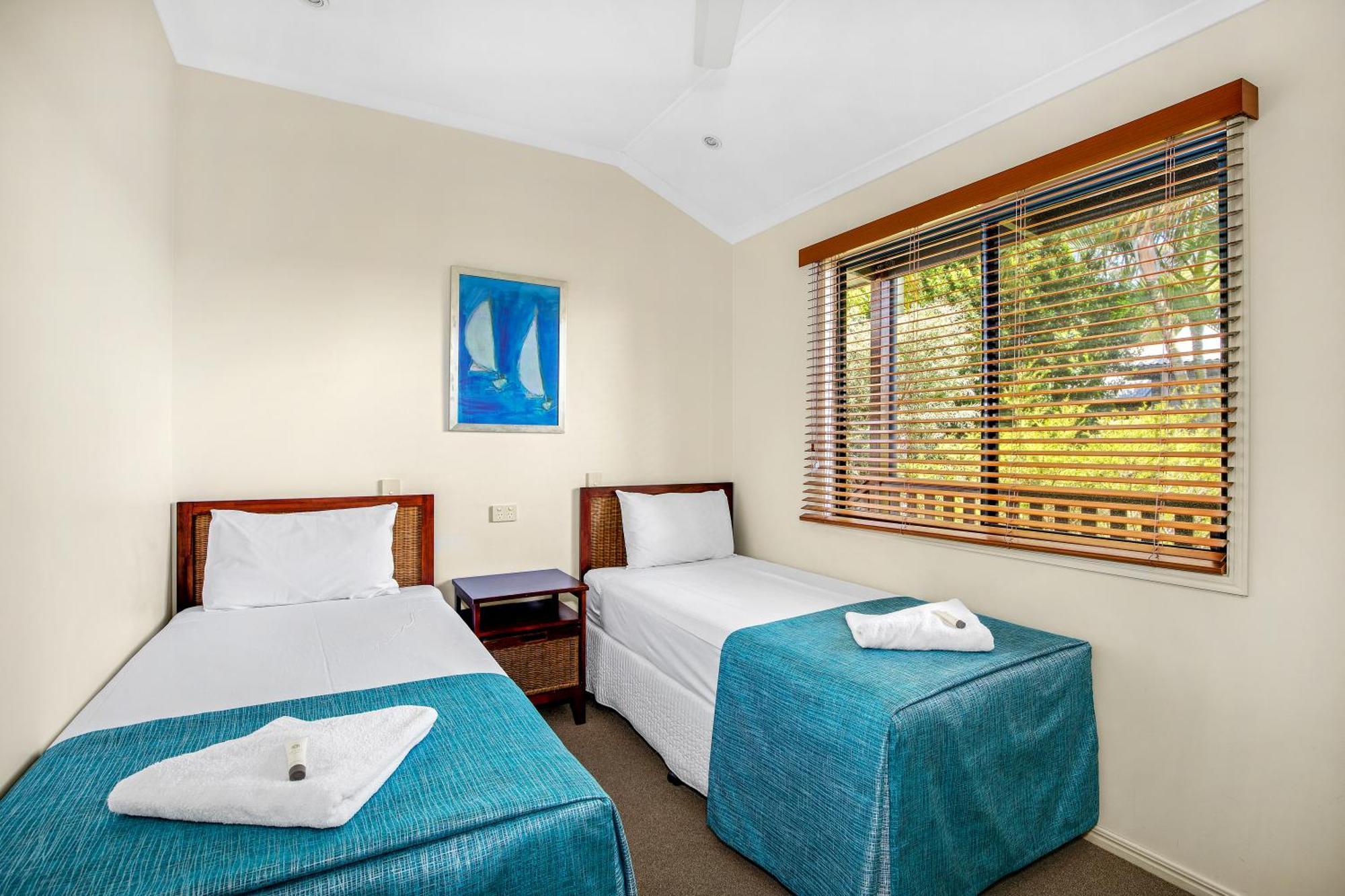 Tin Can Bay Marina Villas Exterior photo